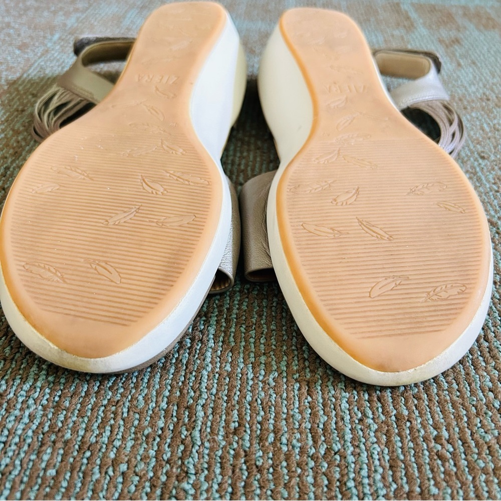 Ziera Greige Taupe Gayle Adjustable Straps Low Wedge Sandals, size 11.5 42 M - Picture 10 of 11